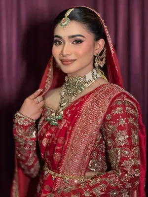 Demonstration of bridal masterclass ✨

Stunning blouse from @safiya_sathi 
beautiful saree and jewellery : @anzara.official